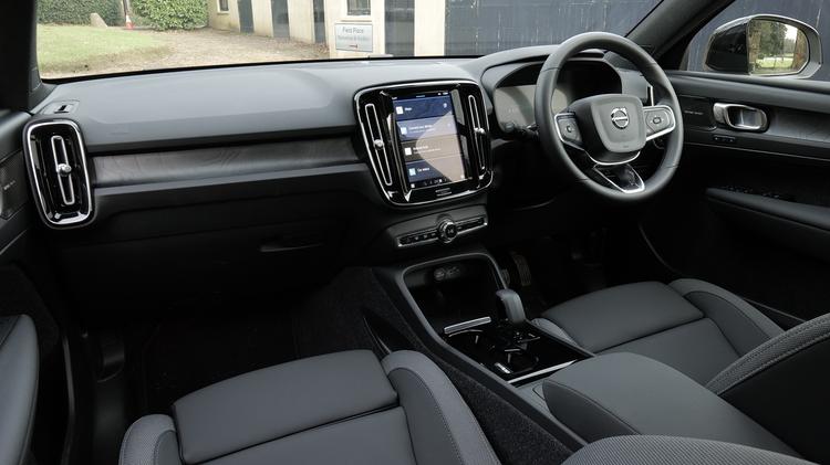 VOLVO EX40 ESTATE 185kW Extended Range Plus 82kWh 5dr Auto